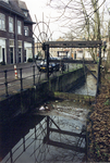 501196 Afbeelding van de schutsluis in de Oosterstroom langs de Gruttersdijk te Utrecht; op de achtergrond het Zwarte Water.